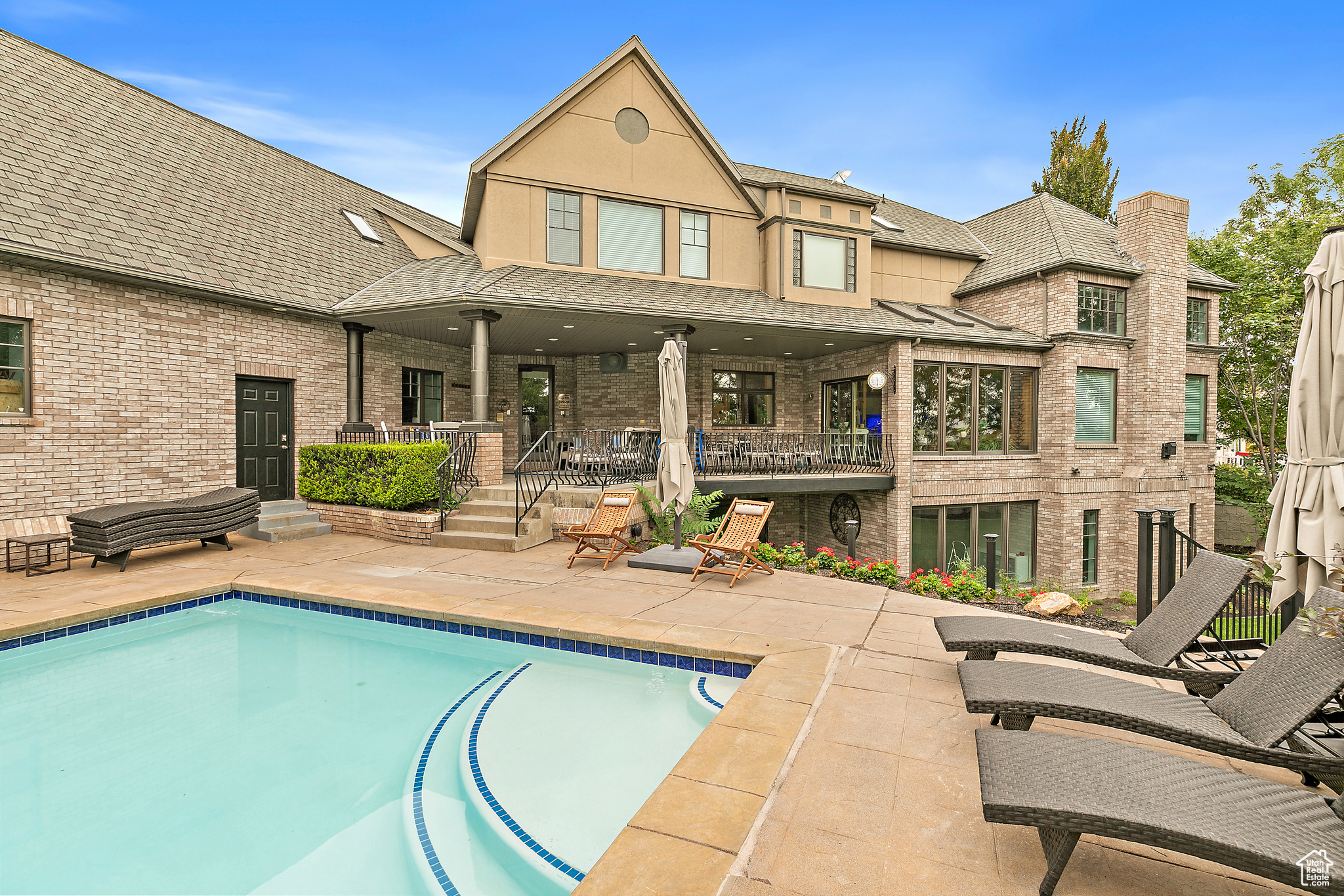 PINNACLE POINTE - Residential