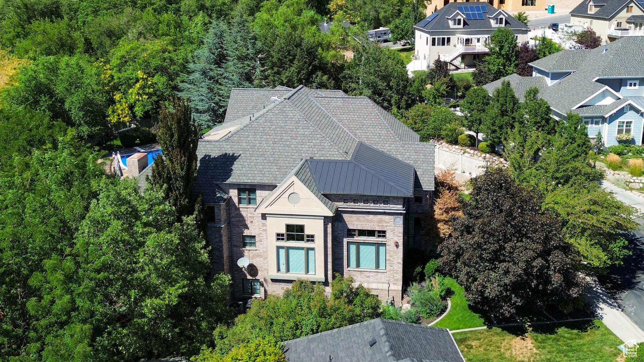 PINNACLE POINTE - Residential