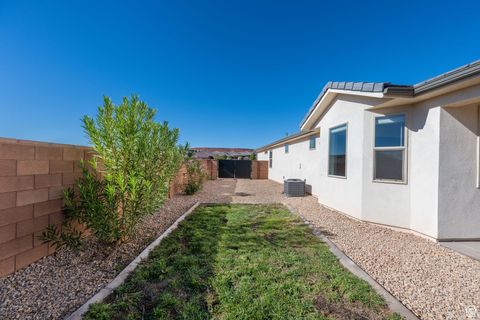 Tiny photo for 822 N PLEASANT VALLEY LN, Washington, UT 84780 (MLS # 2115820)