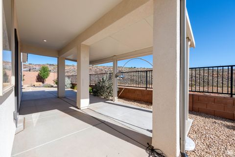 Tiny photo for 822 N PLEASANT VALLEY LN, Washington, UT 84780 (MLS # 2115820)