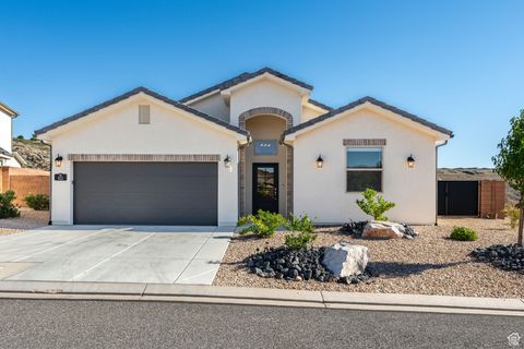 Photo of 822 N PLEASANT VALLEY LN, Washington, UT 84780 (MLS # 2115820)