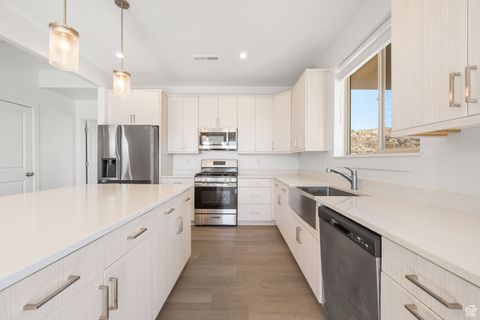 Tiny photo for 822 N PLEASANT VALLEY LN, Washington, UT 84780 (MLS # 2115820)