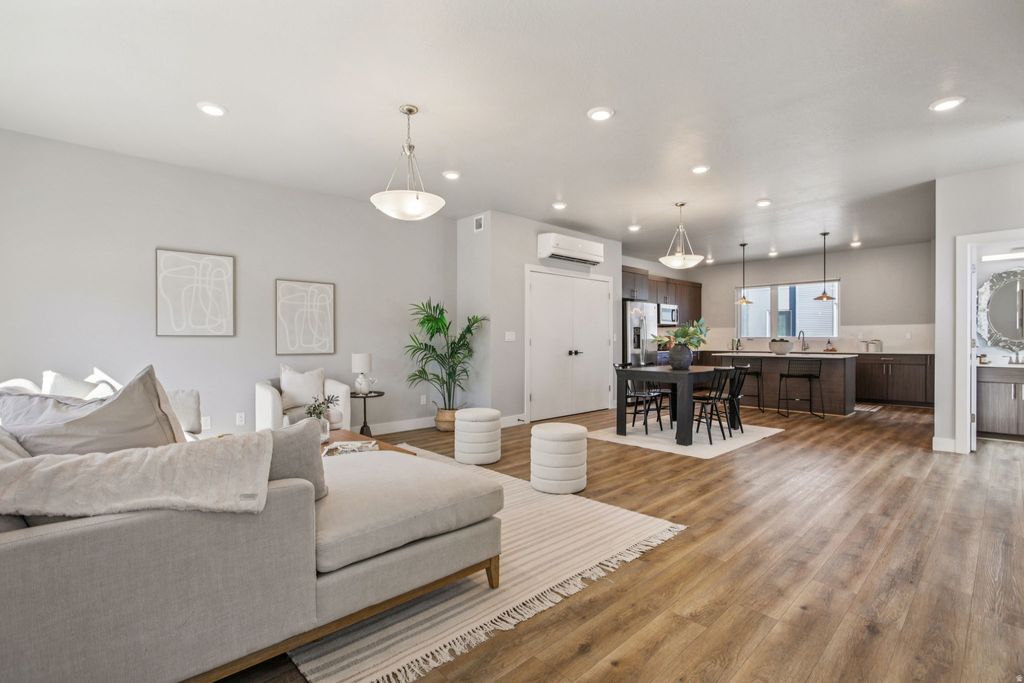 Photo of 736 S 300 E #1A, Salt Lake City, UT 84111 (MLS # 2142580)