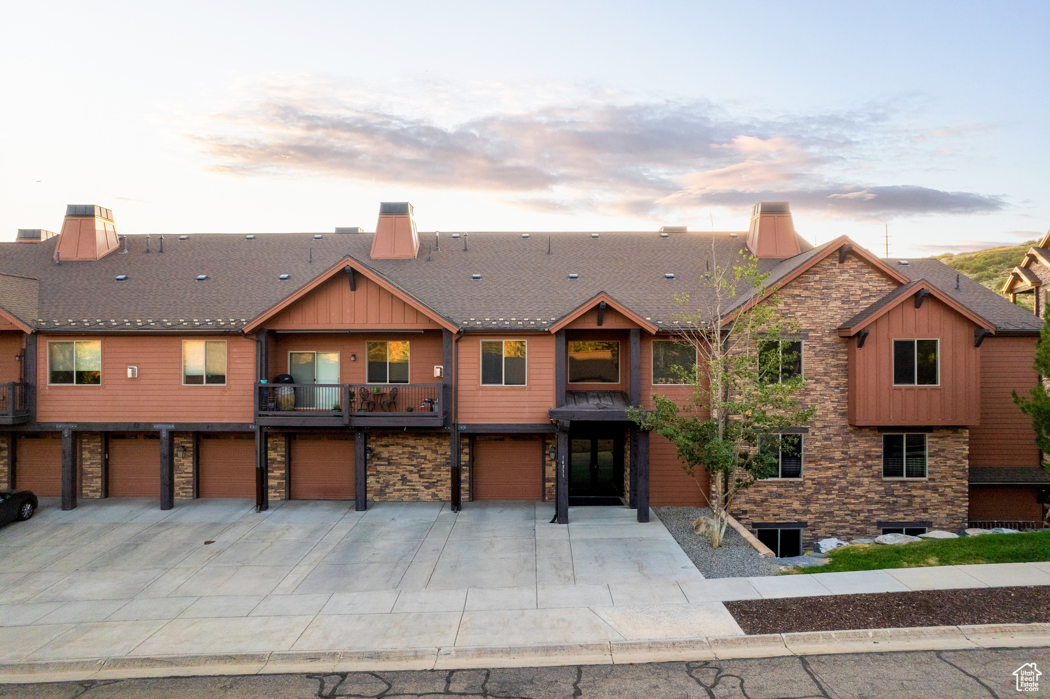 BLACK ROCK RIDGE - Residential