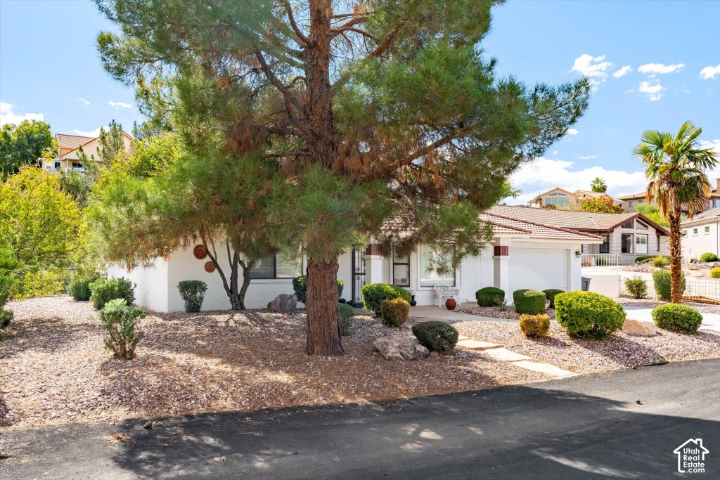 Photo of 690 MADERA PL, Saint George, UT 84790 (MLS # 2192509)