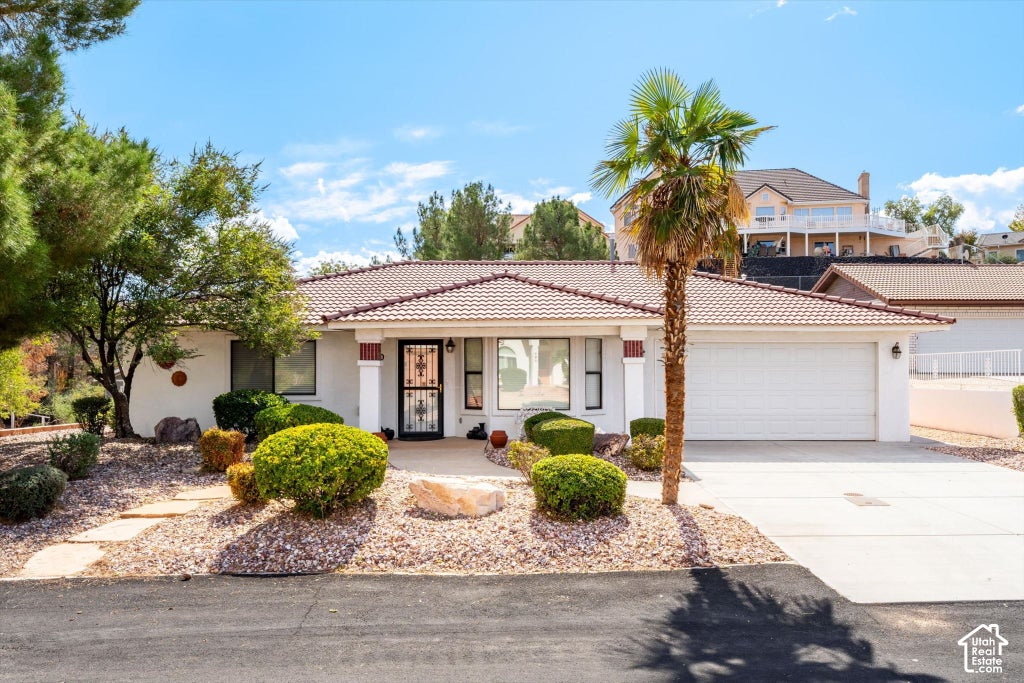 Photo of 690 MADERA PL, Saint George, UT 84790 (MLS # 2192509)