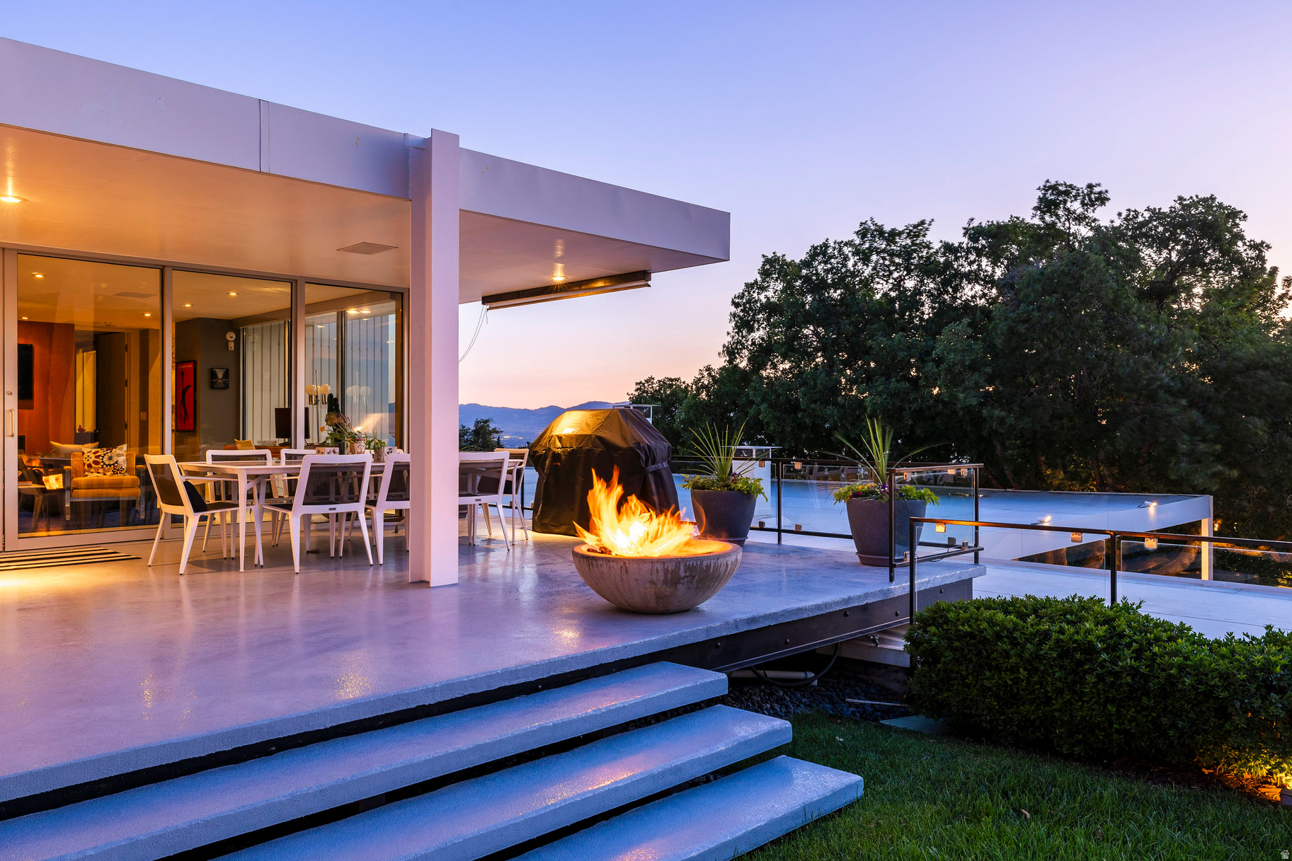 OAK HILLS PL - Residential