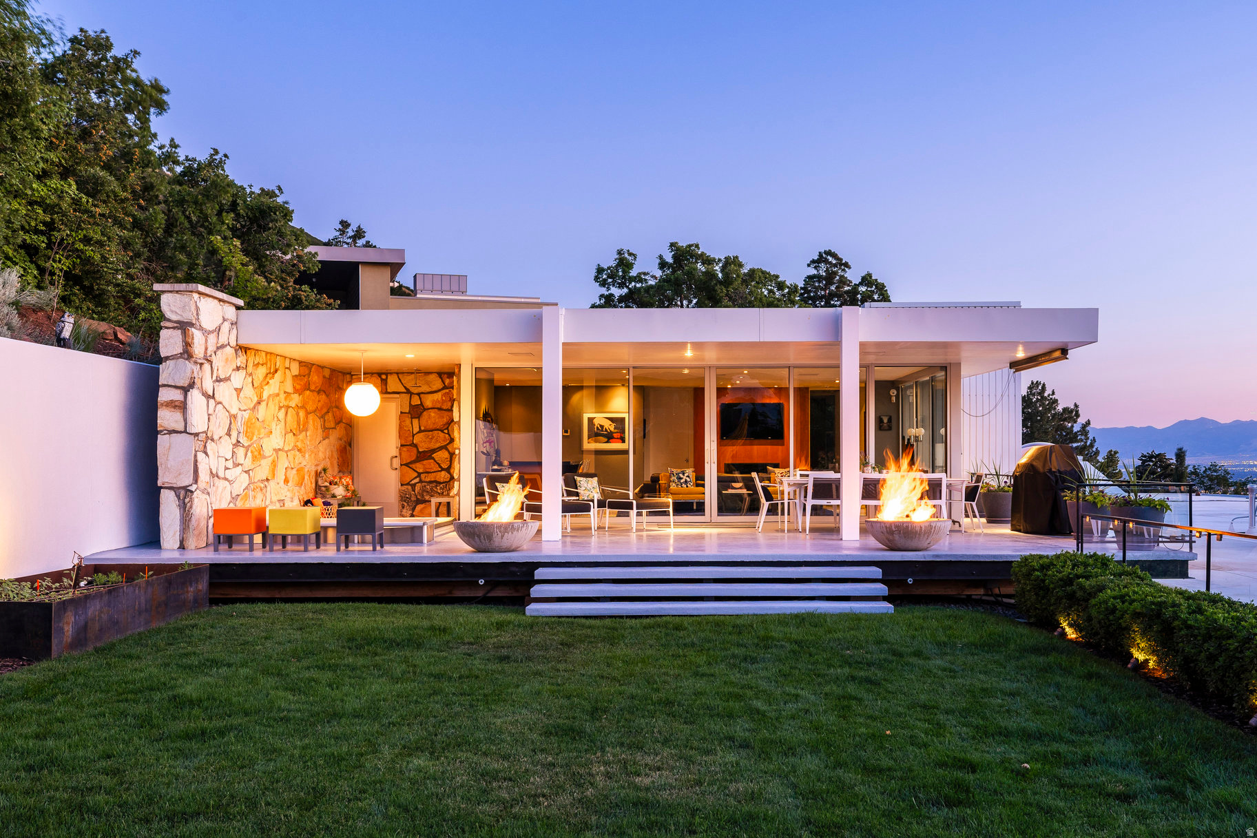 OAK HILLS PL - Residential