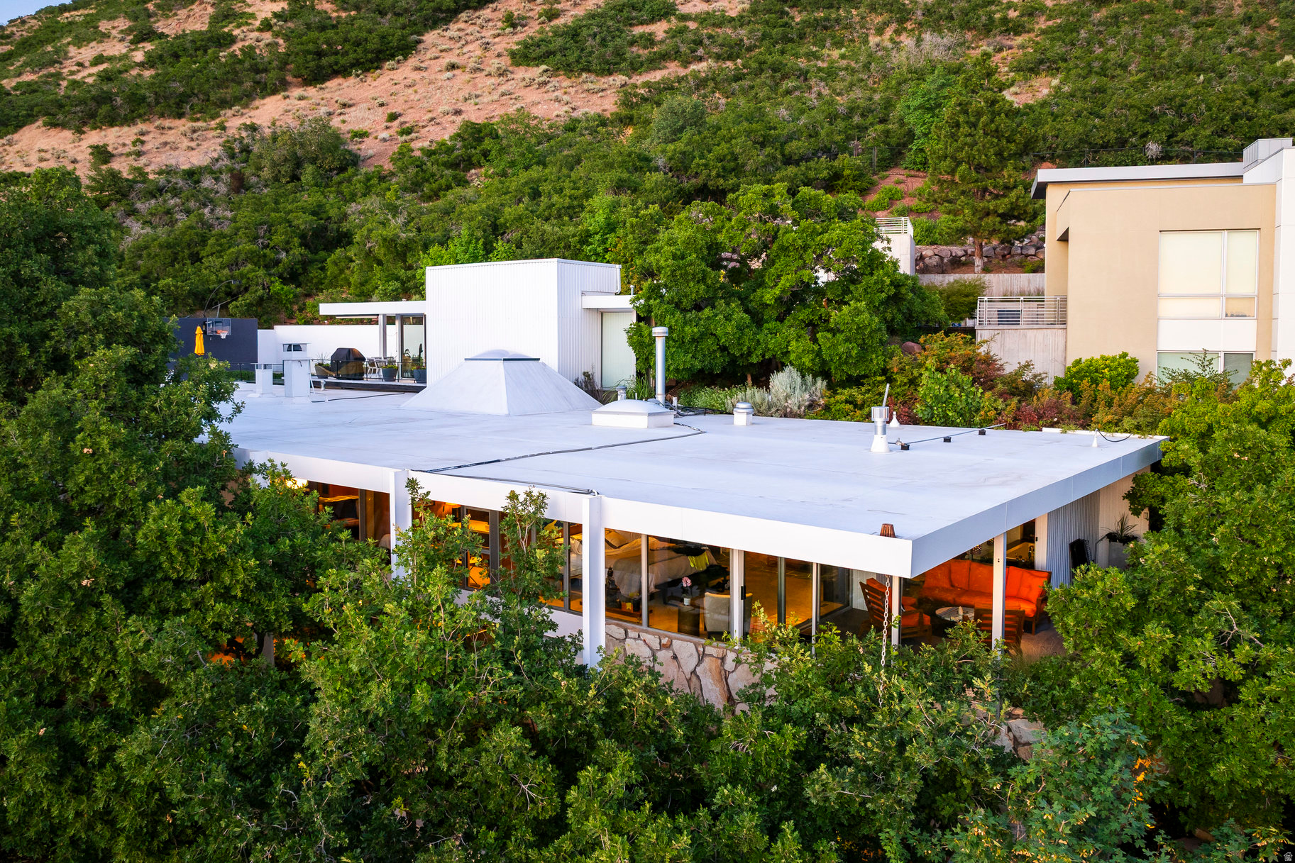 OAK HILLS PL - Residential