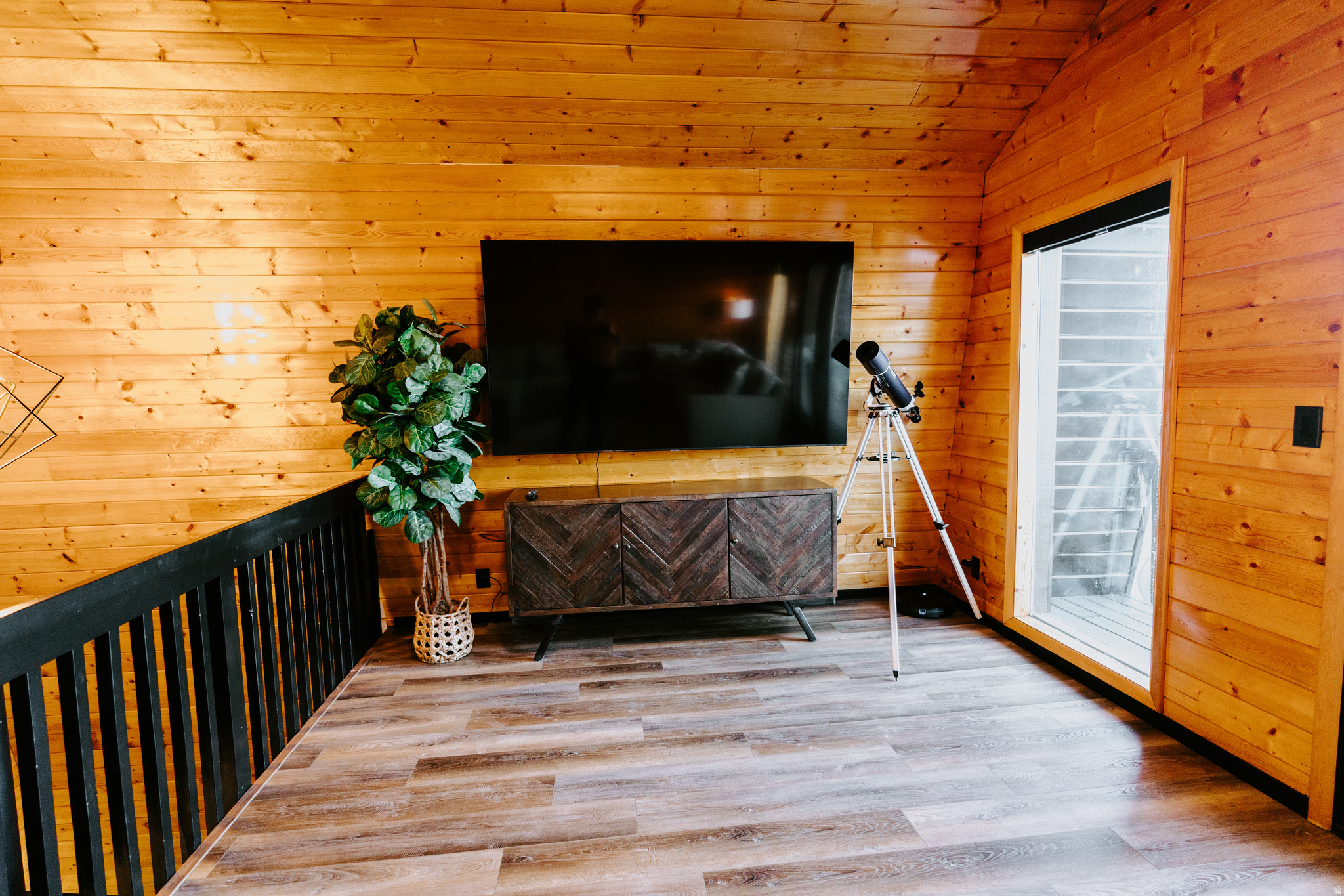 SWISS MOUNTAIN EST - Residential