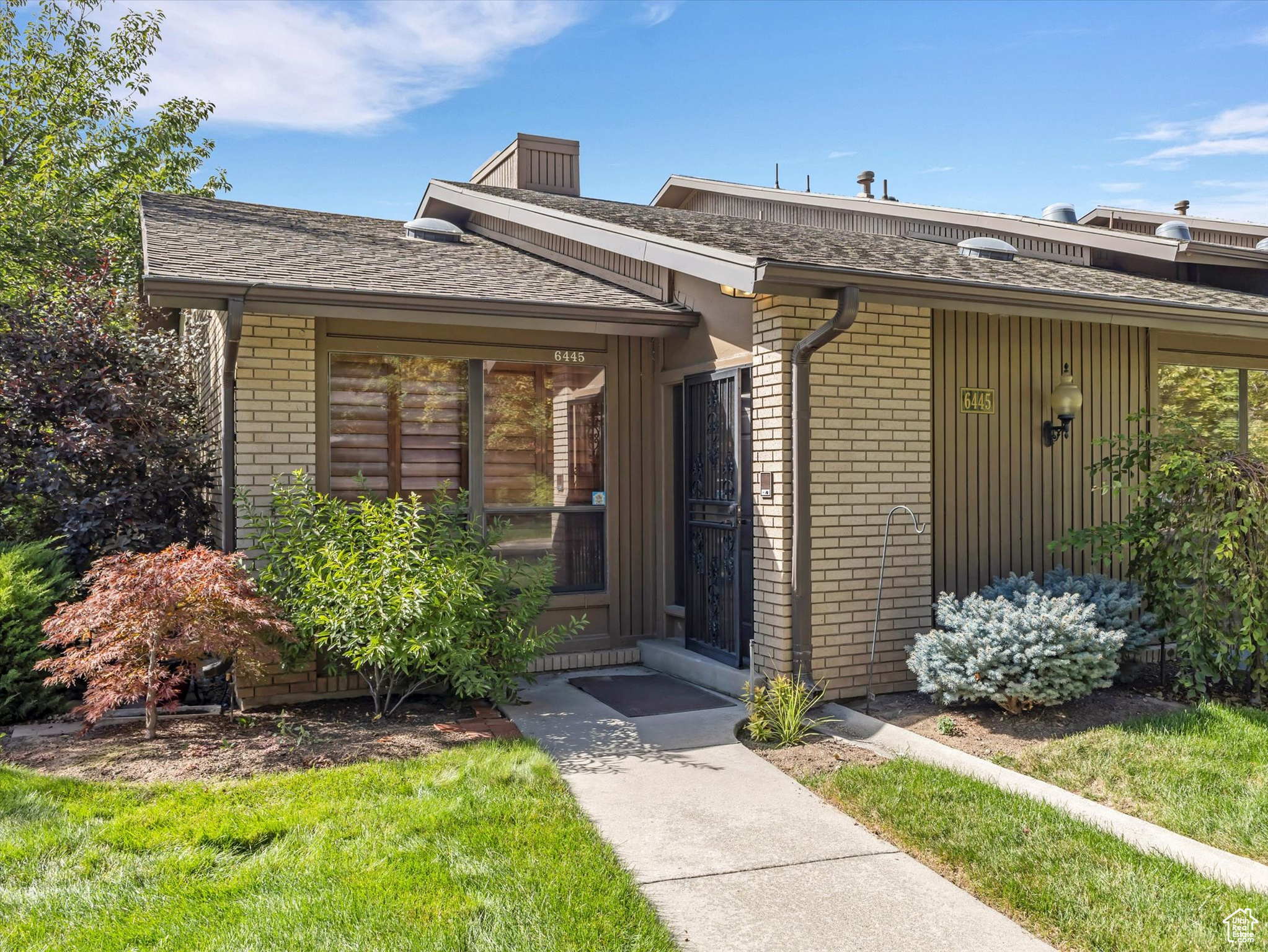 BROOKSTONE - Residential