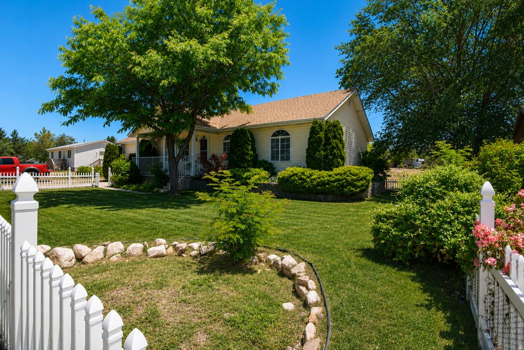 Photo of 4550 PIONEEER DR N, Enoch, UT 84721 (MLS # 2166170)