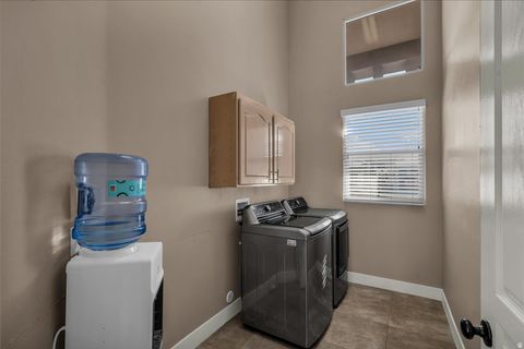 Tiny photo for 2541 E 90 ST S, Saint George, UT 84790 (MLS # 2127573)