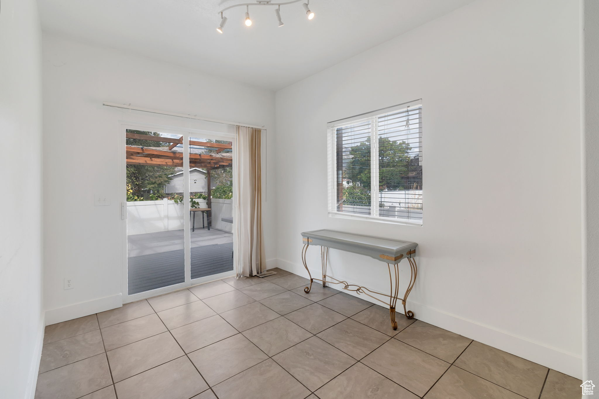 ALEXIS COURT - Residential