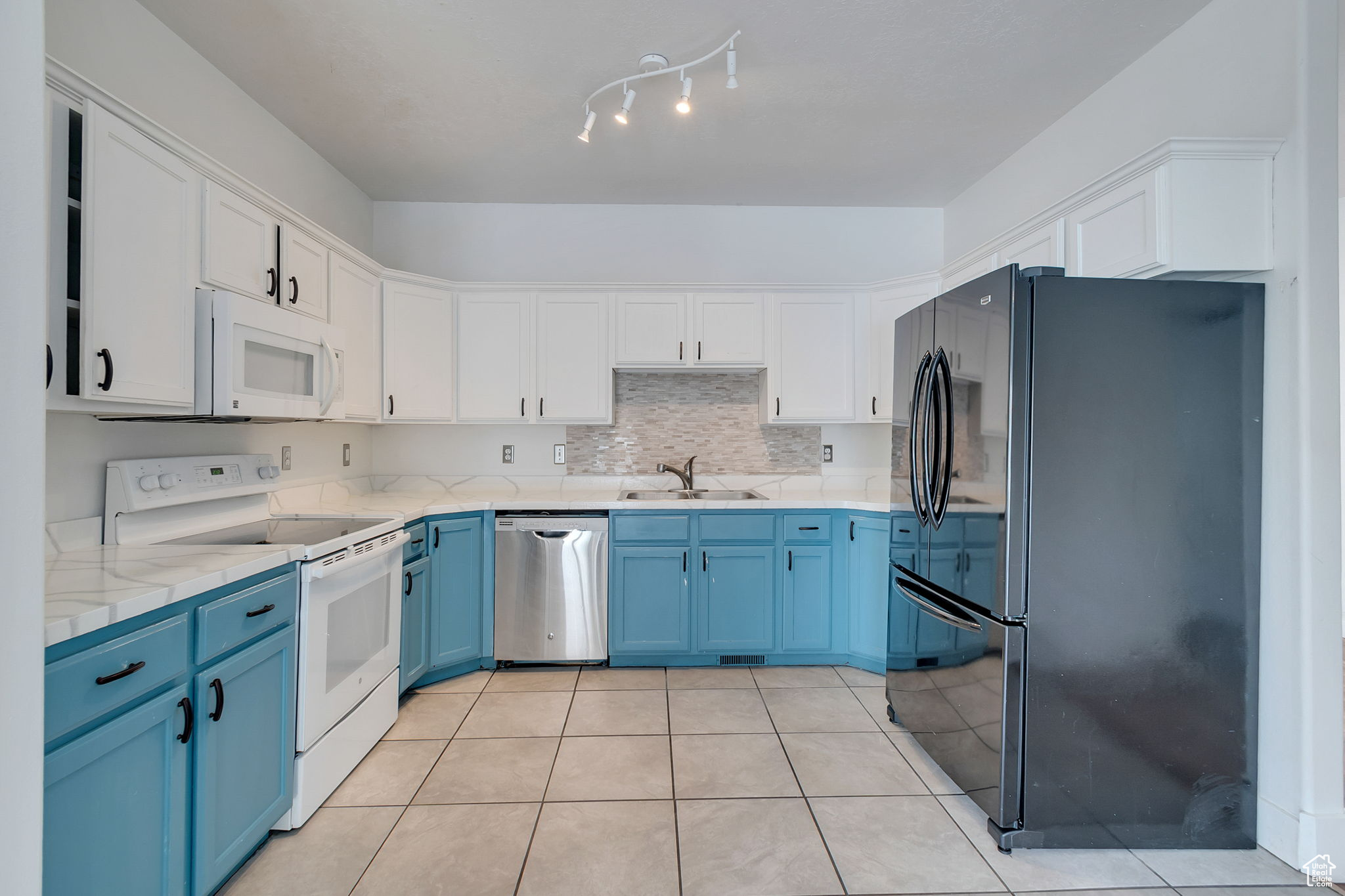 ALEXIS COURT - Residential