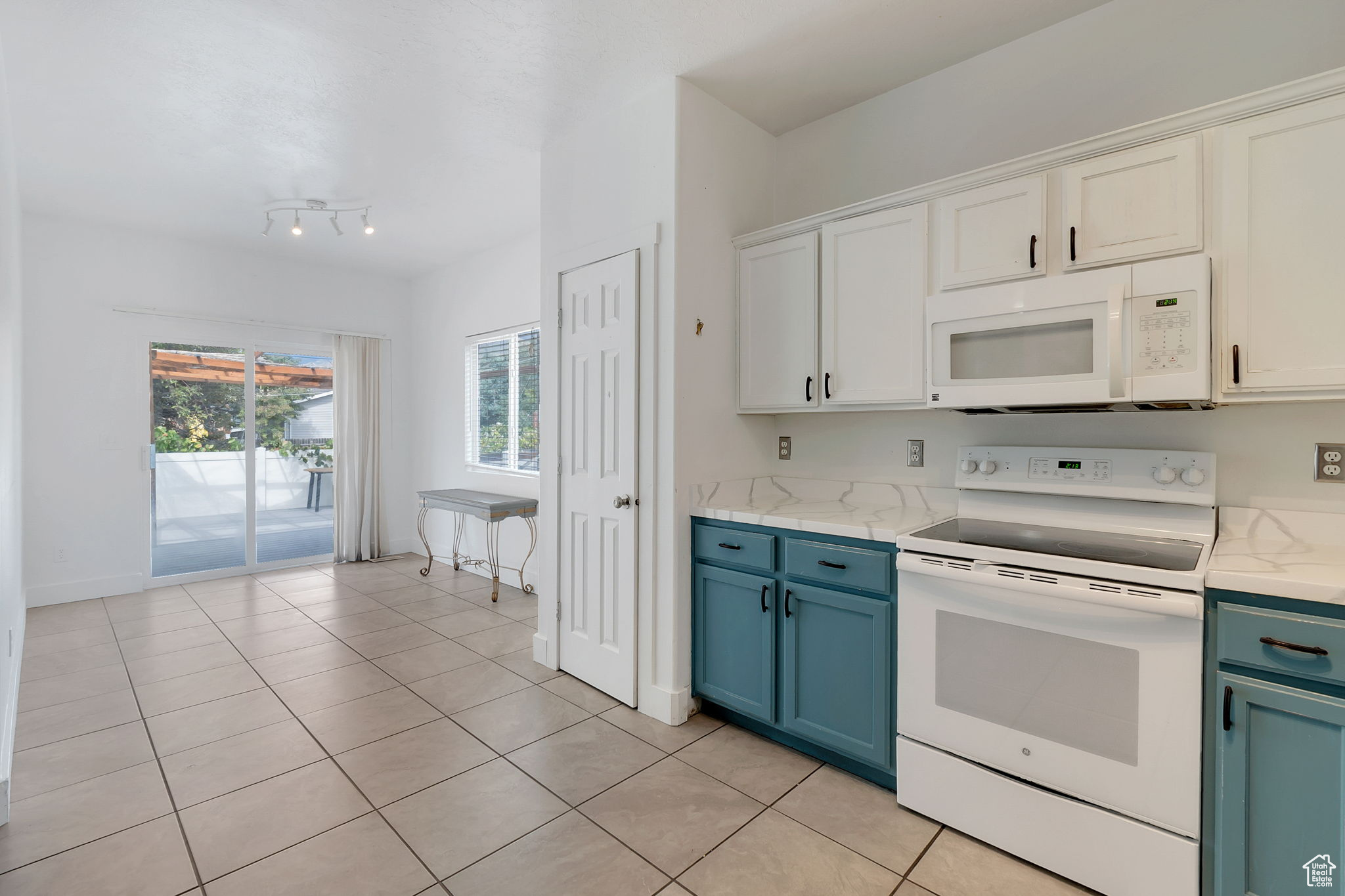 ALEXIS COURT - Residential