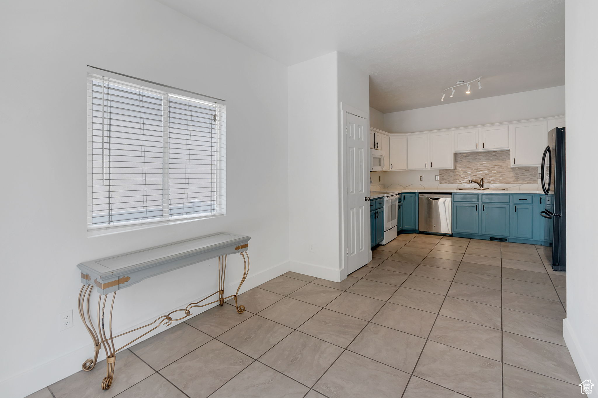 ALEXIS COURT - Residential
