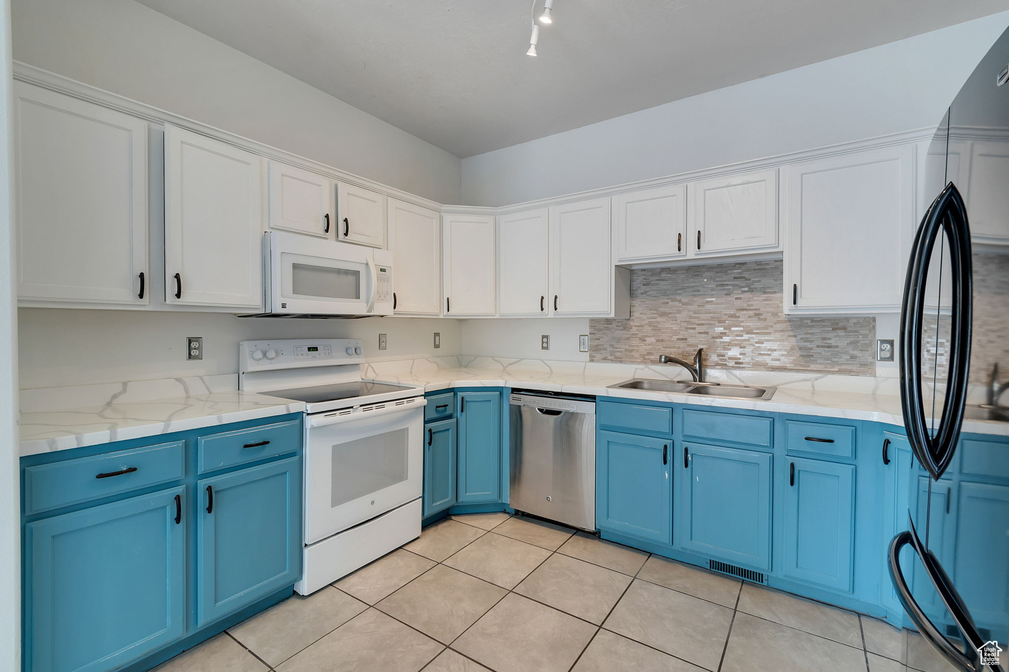 ALEXIS COURT - Residential