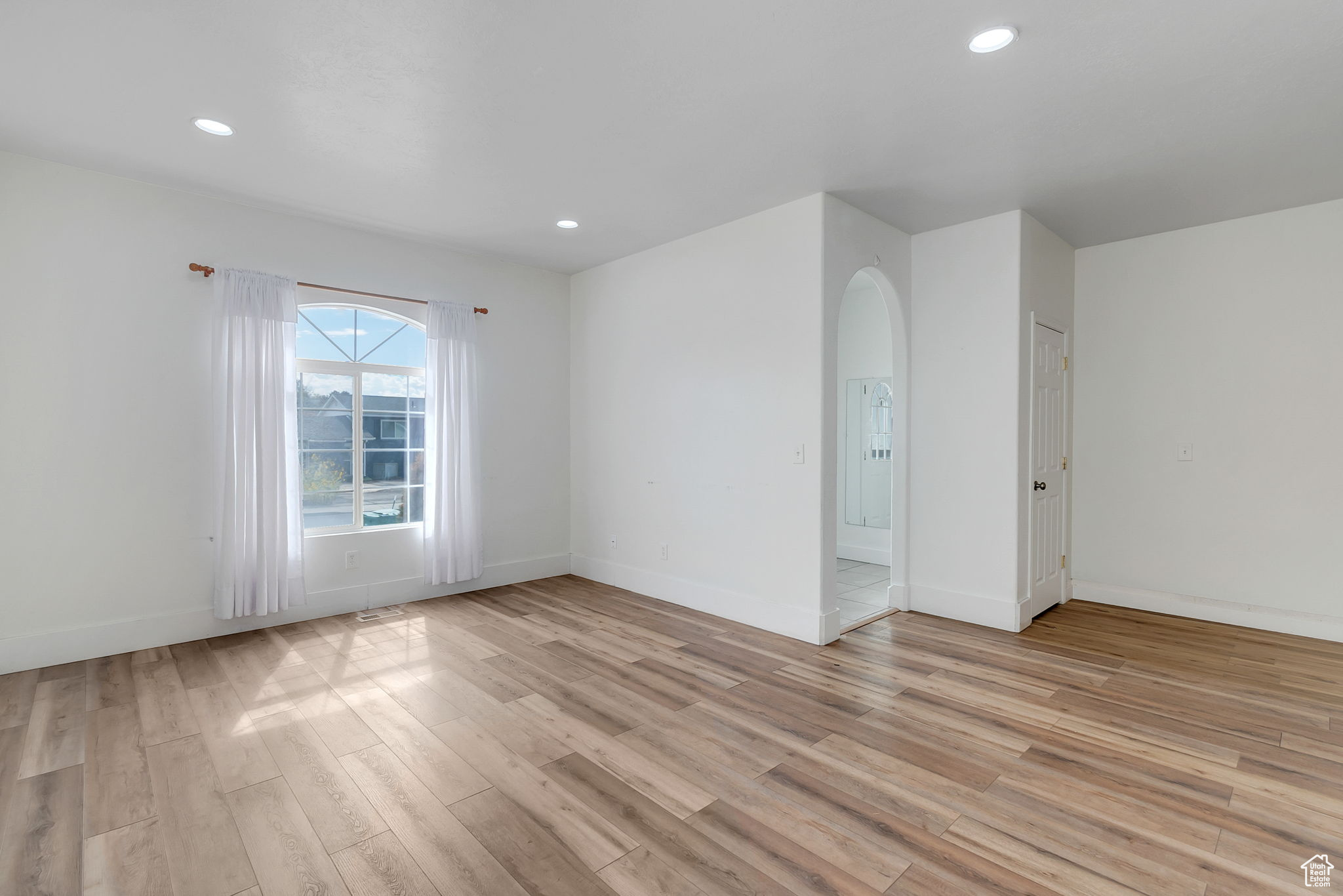 ALEXIS COURT - Residential