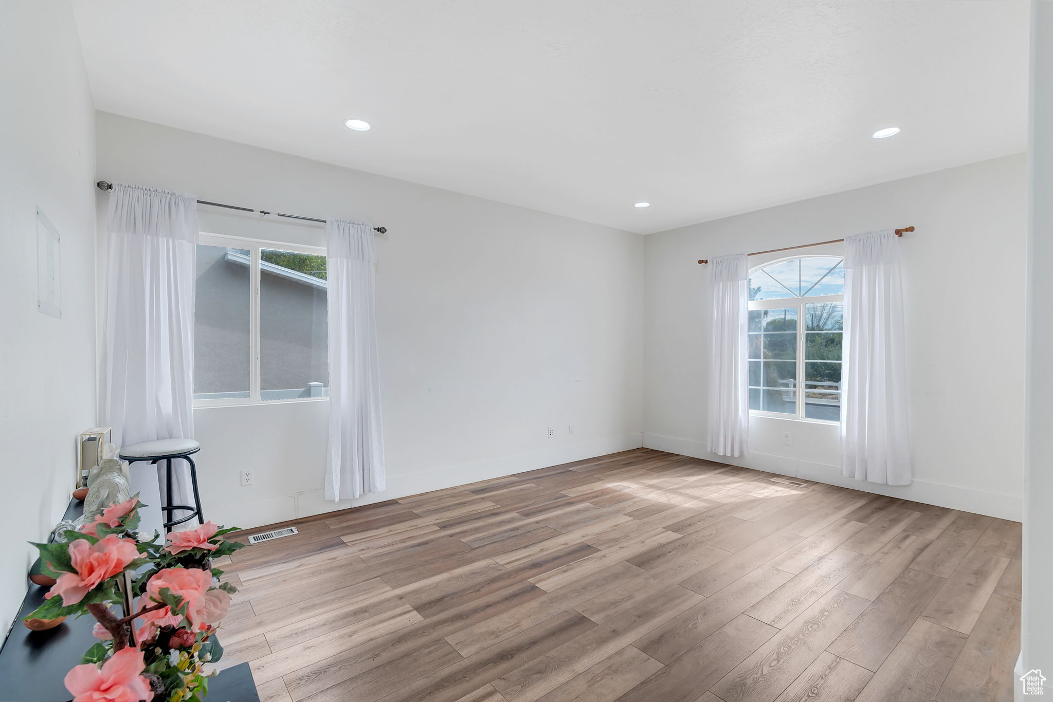 ALEXIS COURT - Residential