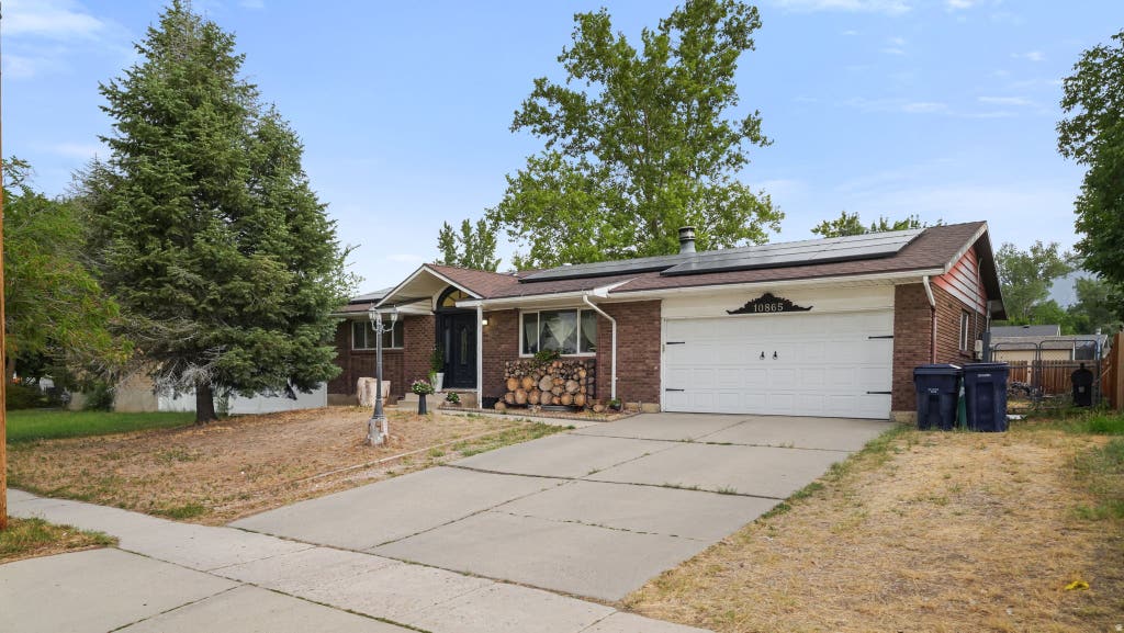 Photo of 10865 S 1000 E, Sandy, UT 84094 (MLS # 2175154)