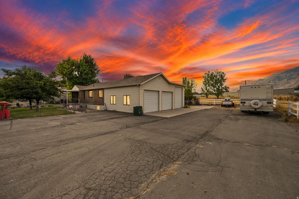 Photo of 150 W 800 S, Springville, UT 84663 (MLS # 2178104)