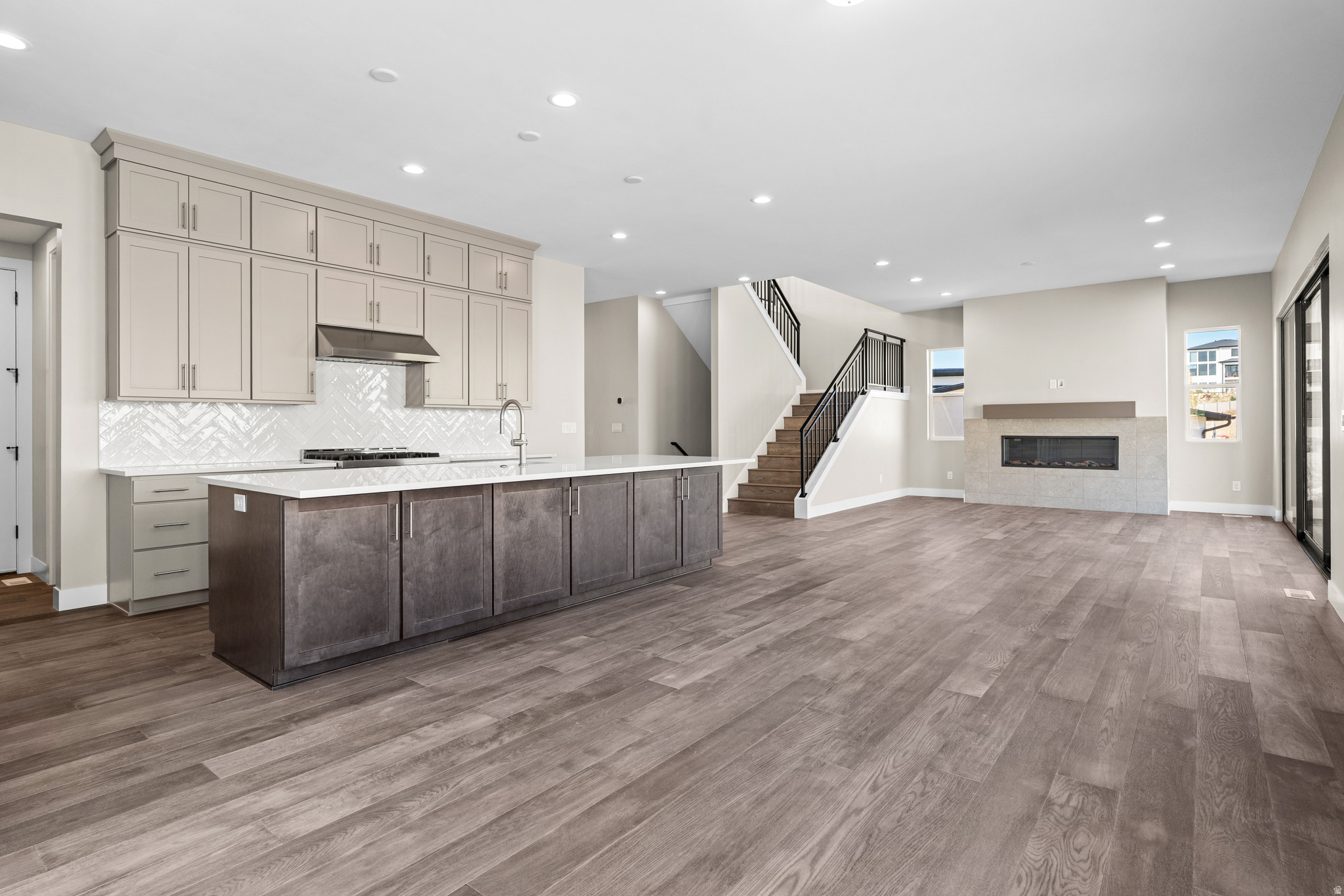 LAKEVIEW ESTATES - Residential