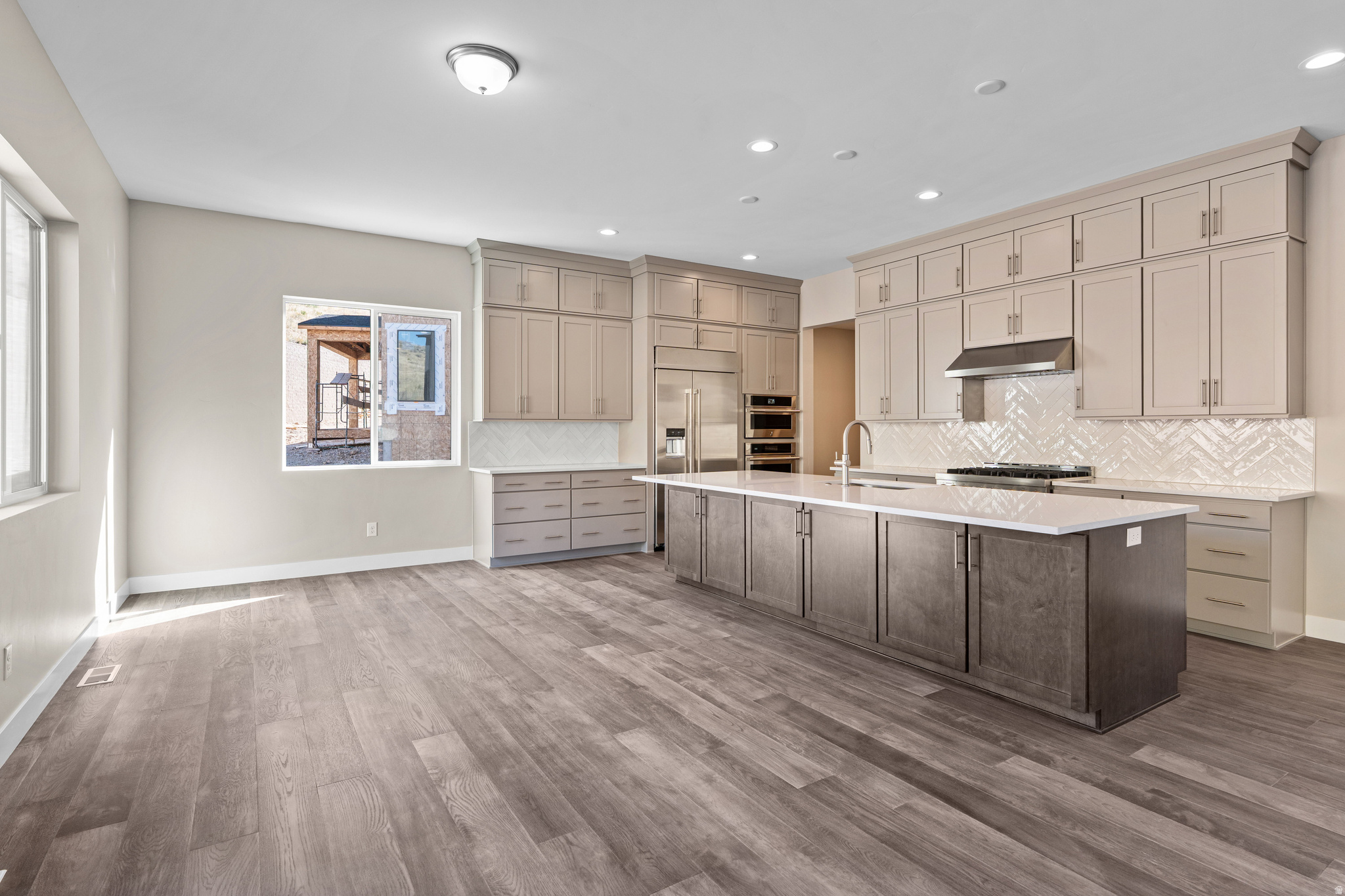 LAKEVIEW ESTATES - Residential