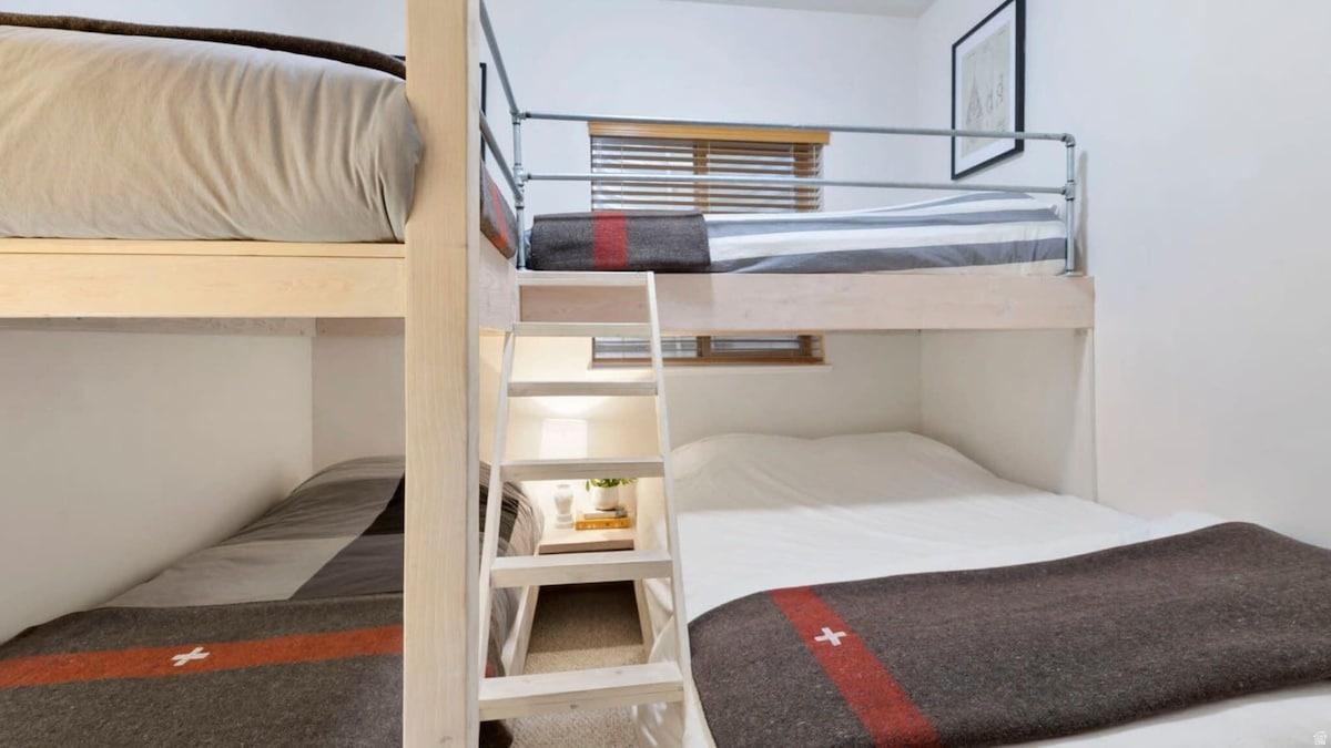 MOOSE HOLLOW - Residential