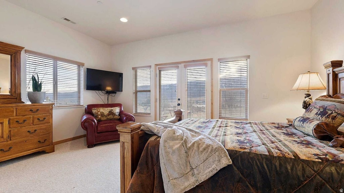 MOOSE HOLLOW - Residential