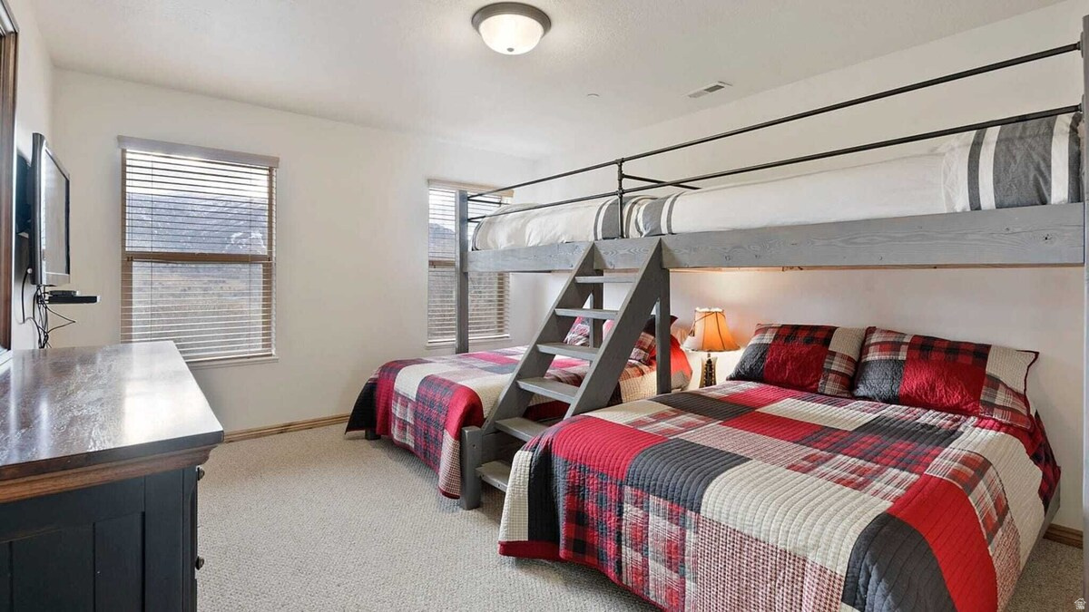 MOOSE HOLLOW - Residential