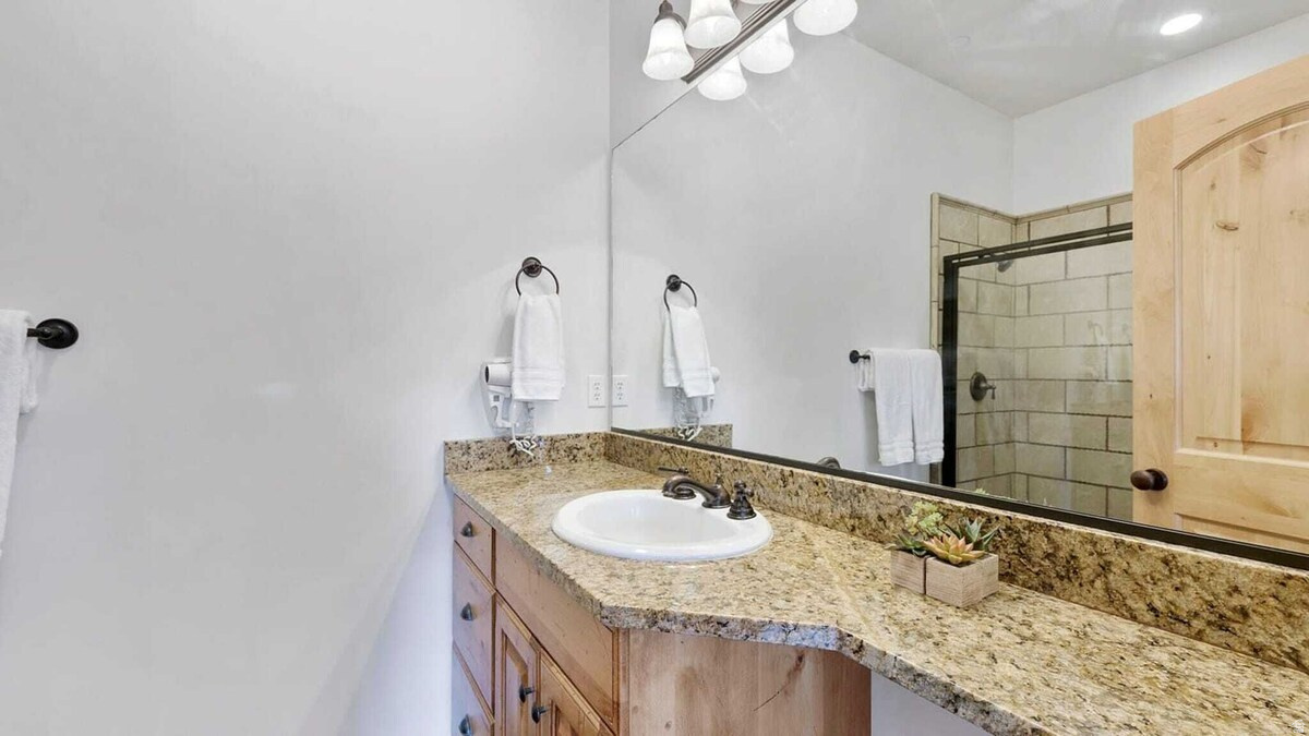 MOOSE HOLLOW - Residential