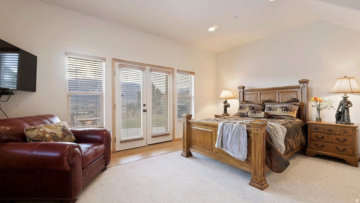 MOOSE HOLLOW - Residential