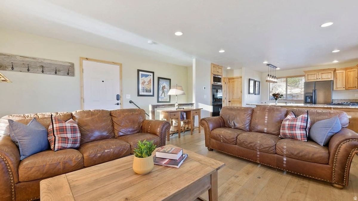 MOOSE HOLLOW - Residential