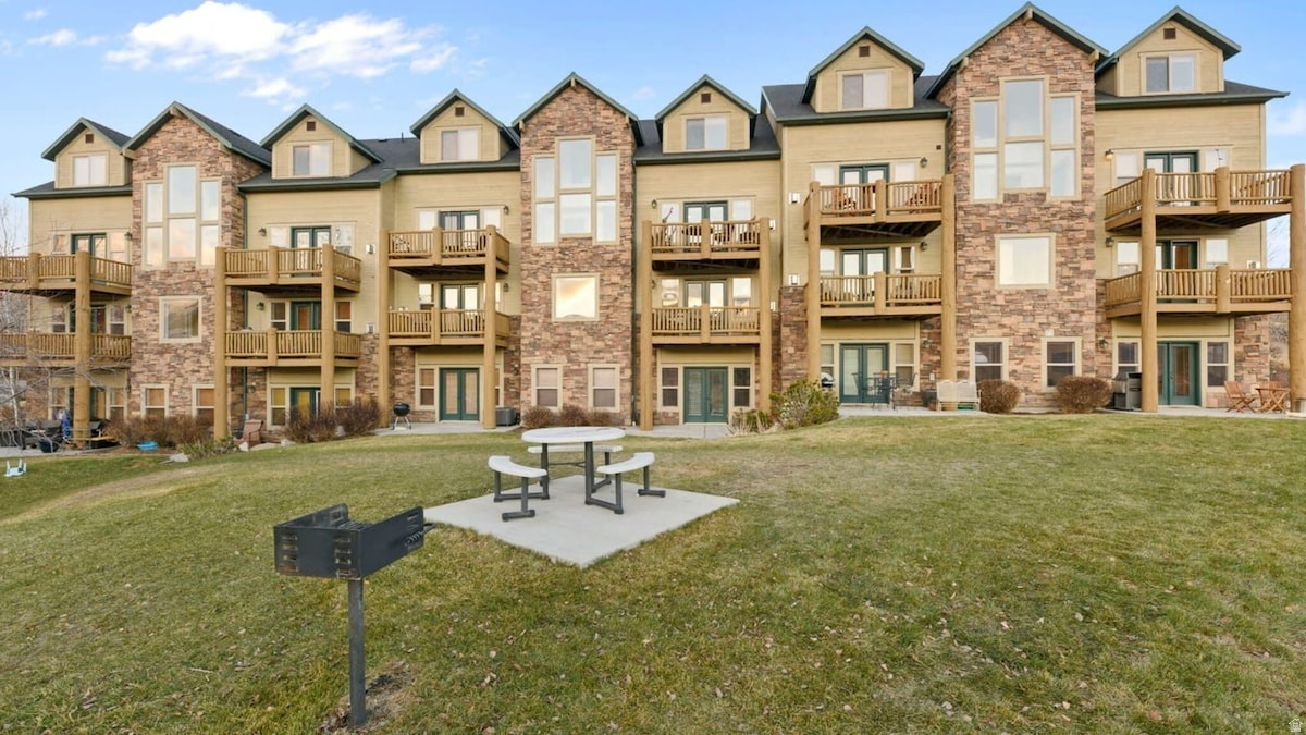 MOOSE HOLLOW - Residential