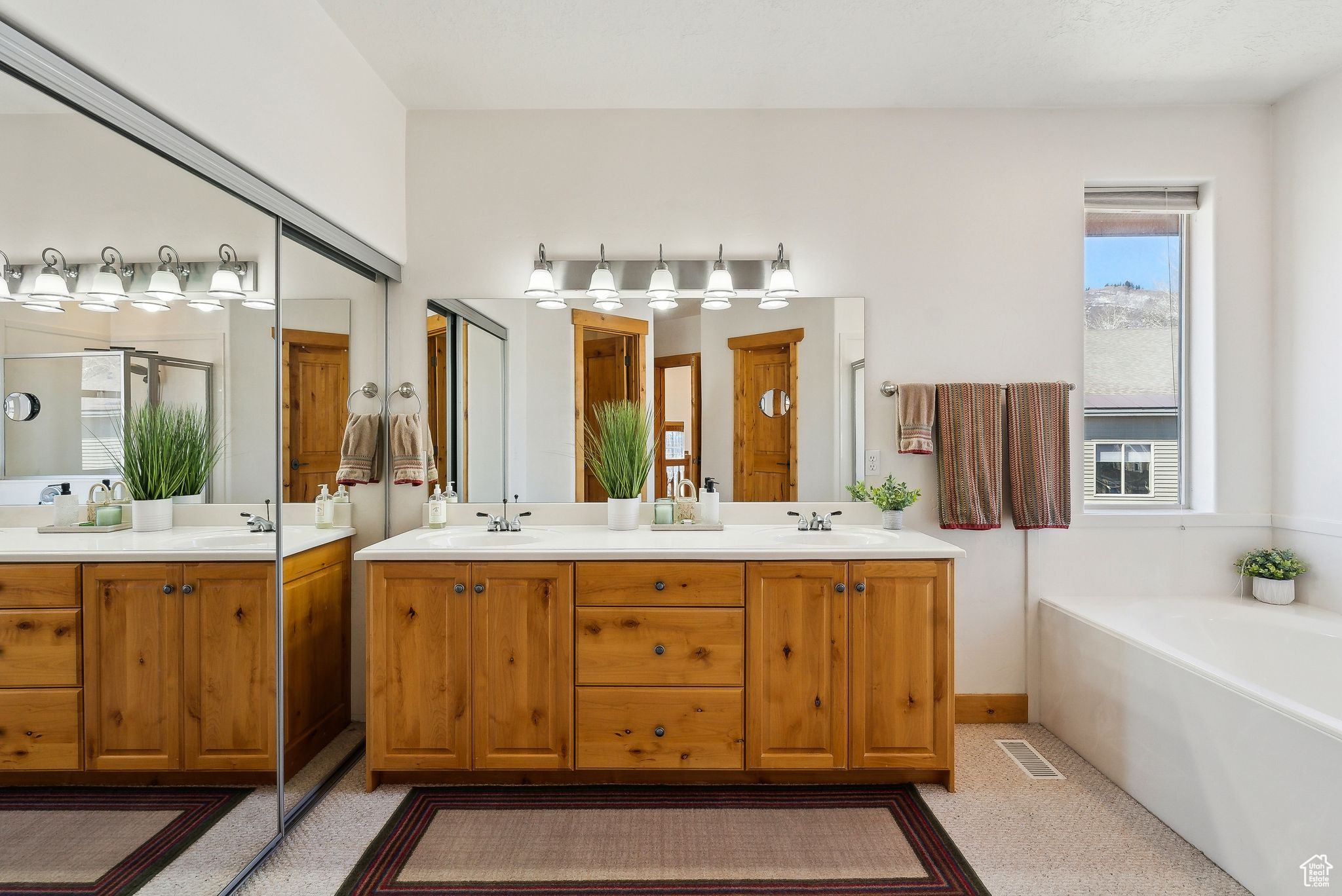 Park City, Utah 84098, United States, 4 Bedrooms Bedrooms, ,4 BathroomsBathrooms,Residential,Pending,103928