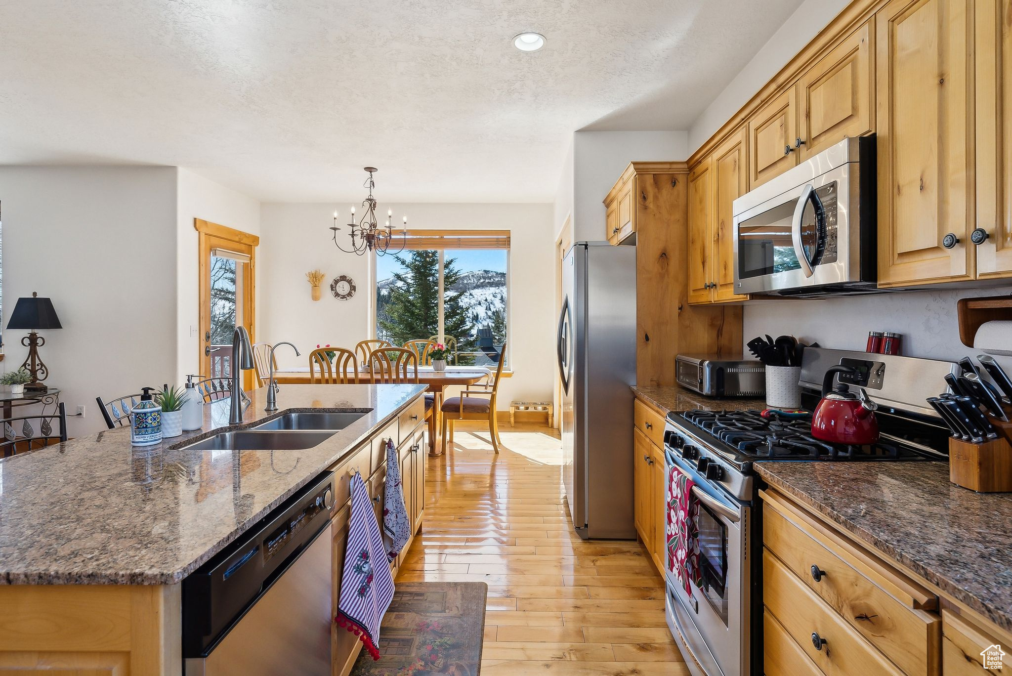 Park City, Utah 84098, United States, 4 Bedrooms Bedrooms, ,4 BathroomsBathrooms,Residential,Pending,103928