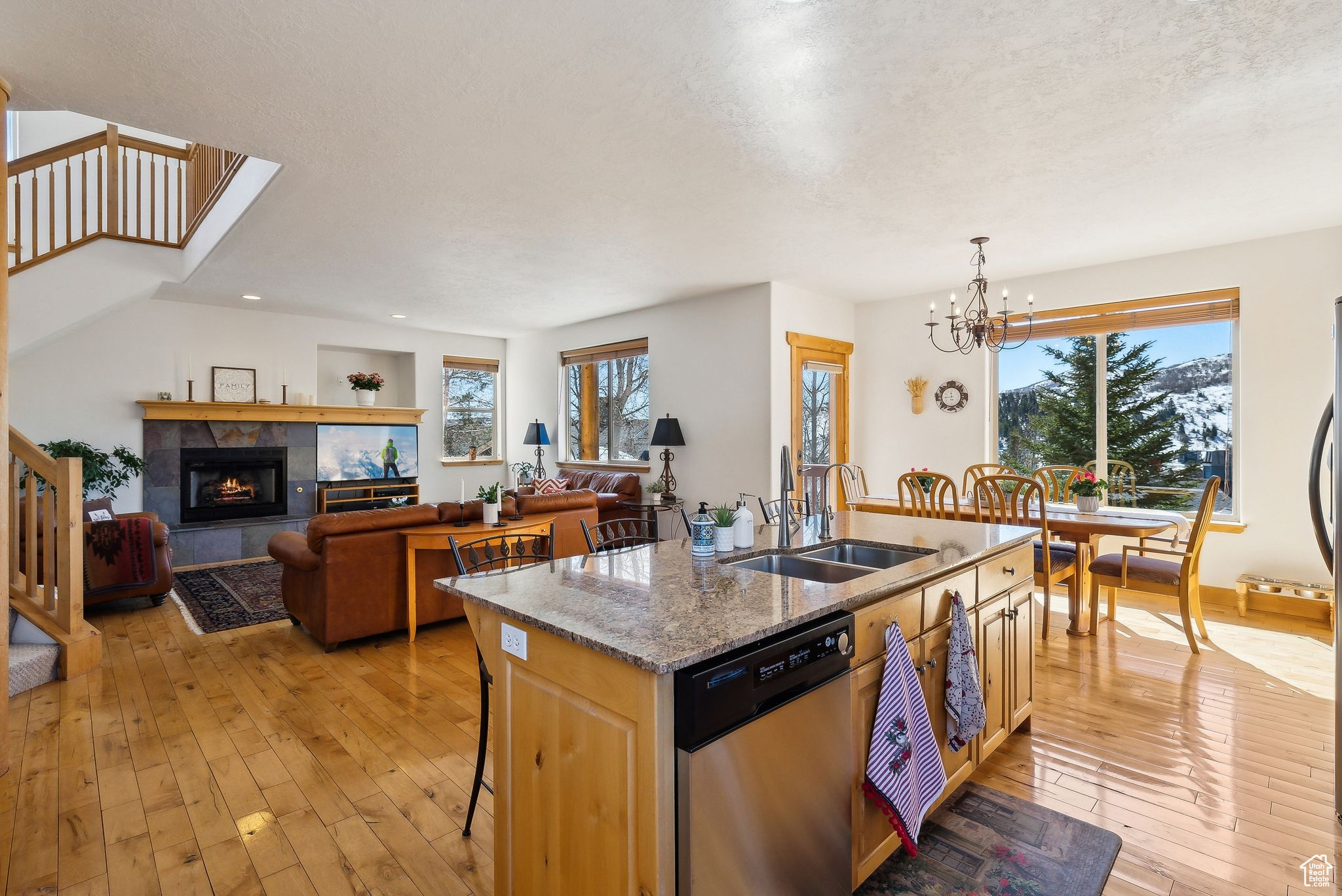 Park City, Utah 84098, United States, 4 Bedrooms Bedrooms, ,4 BathroomsBathrooms,Residential,Pending,103928