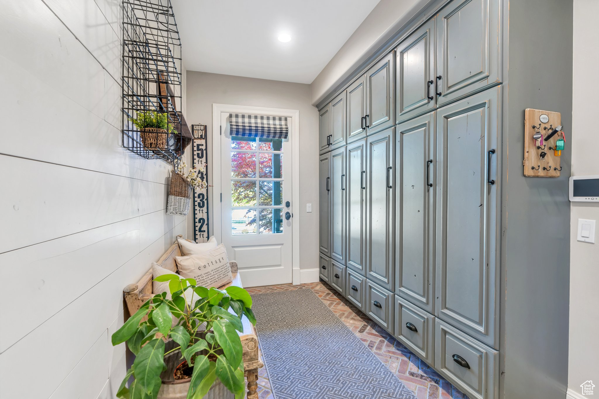 EAGLEROCK - Residential