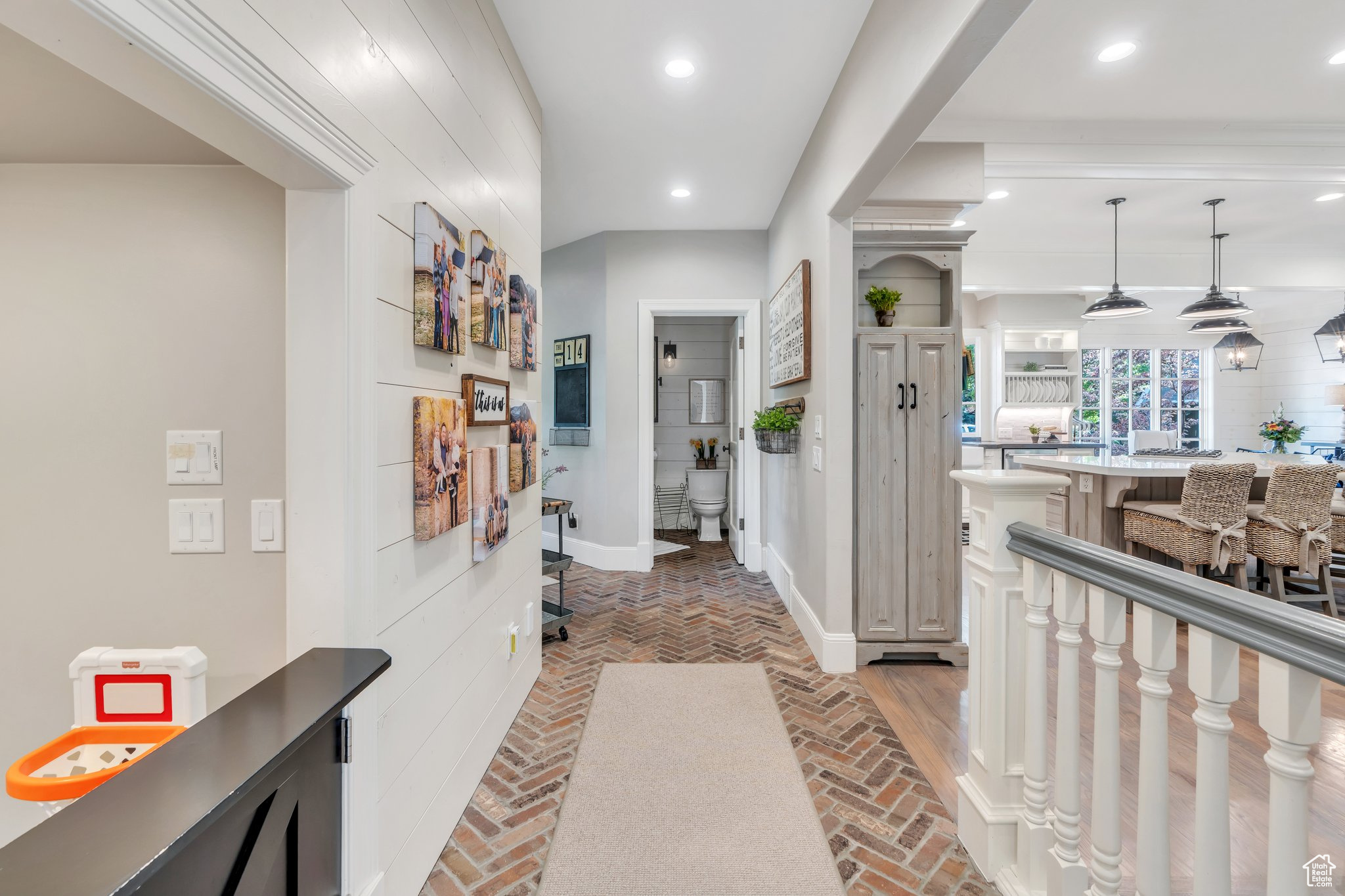 EAGLEROCK - Residential