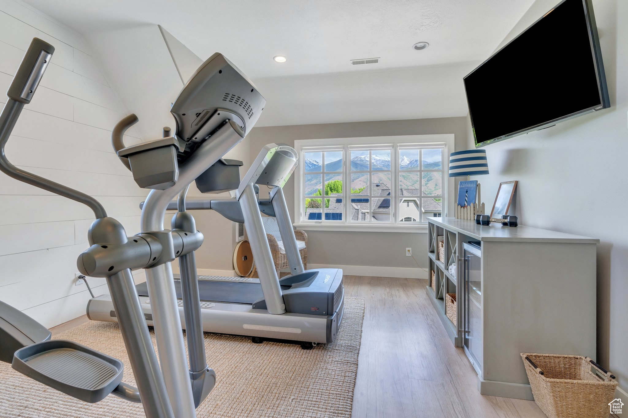 EAGLEROCK - Residential