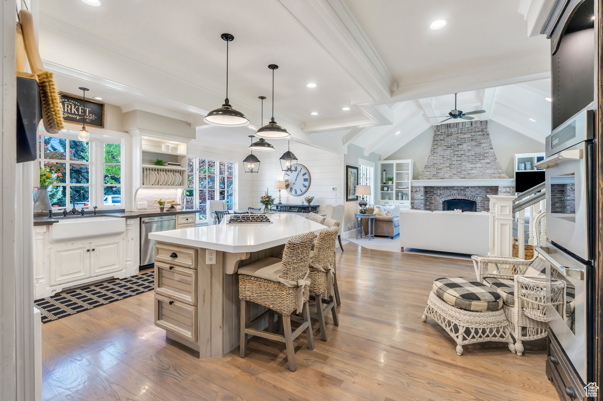 EAGLEROCK - Residential