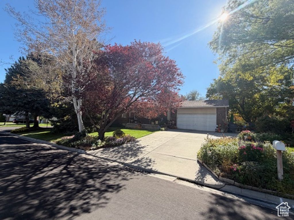 Photo of 4565 W LENNOX DR, South Jordan, UT 84009 (MLS # 2119262)