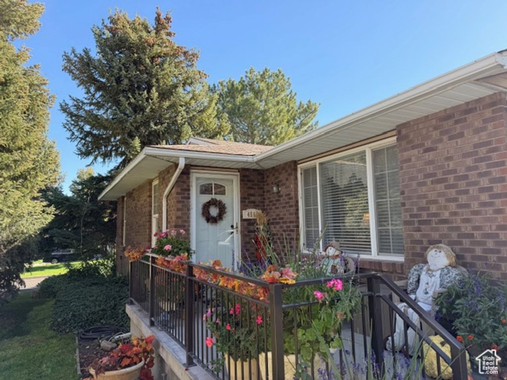 Photo of 4565 W LENNOX DR, South Jordan, UT 84009 (MLS # 2119262)