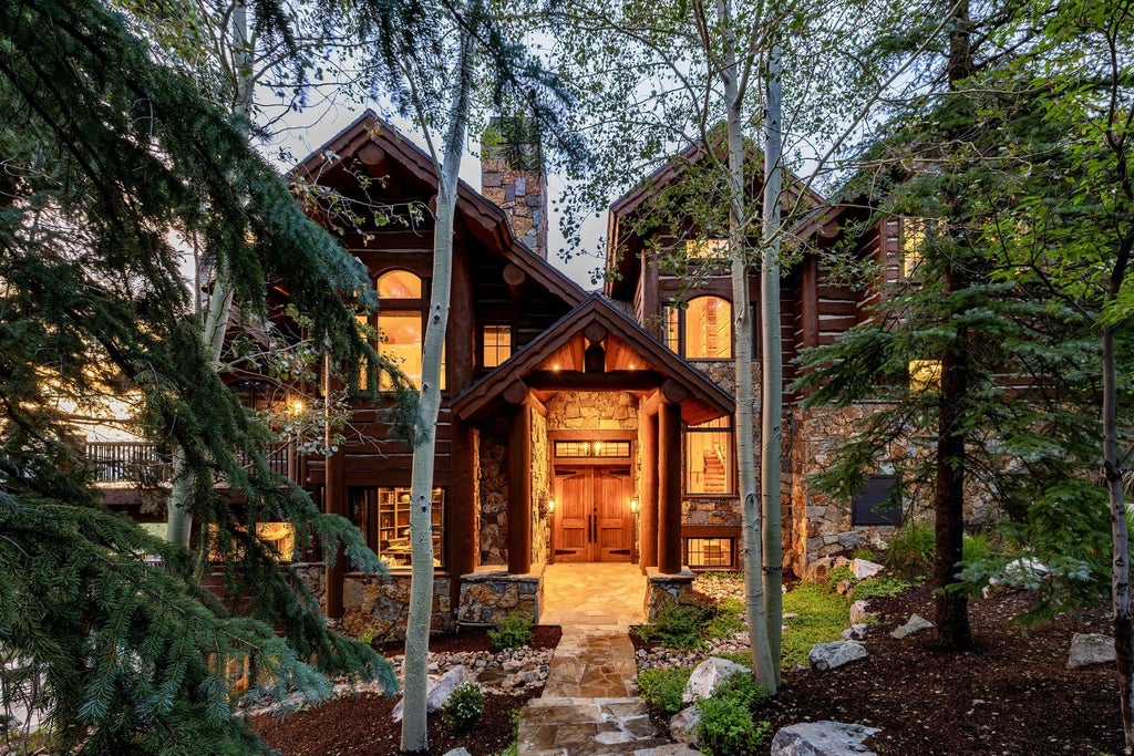 Photo of 8045 WOODLAND VIEW DR, Park City, UT 84060 (MLS # 2184243)