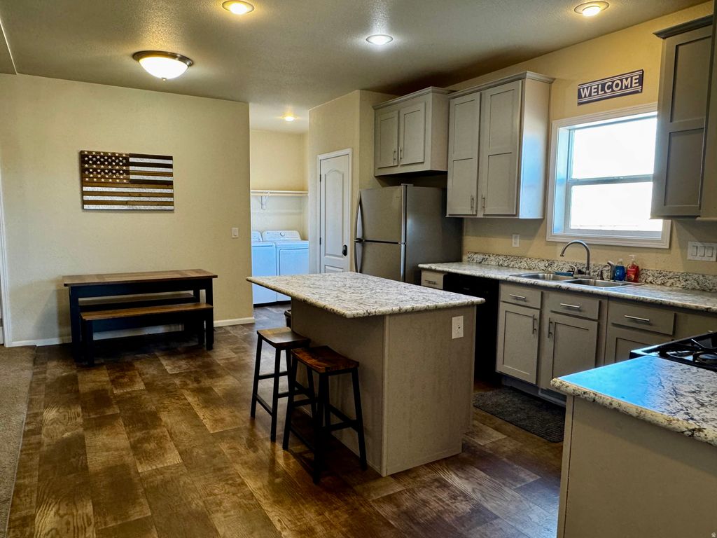 Photo of 33 S 800 W, Hinckley, UT 84635 (MLS # 2145965)