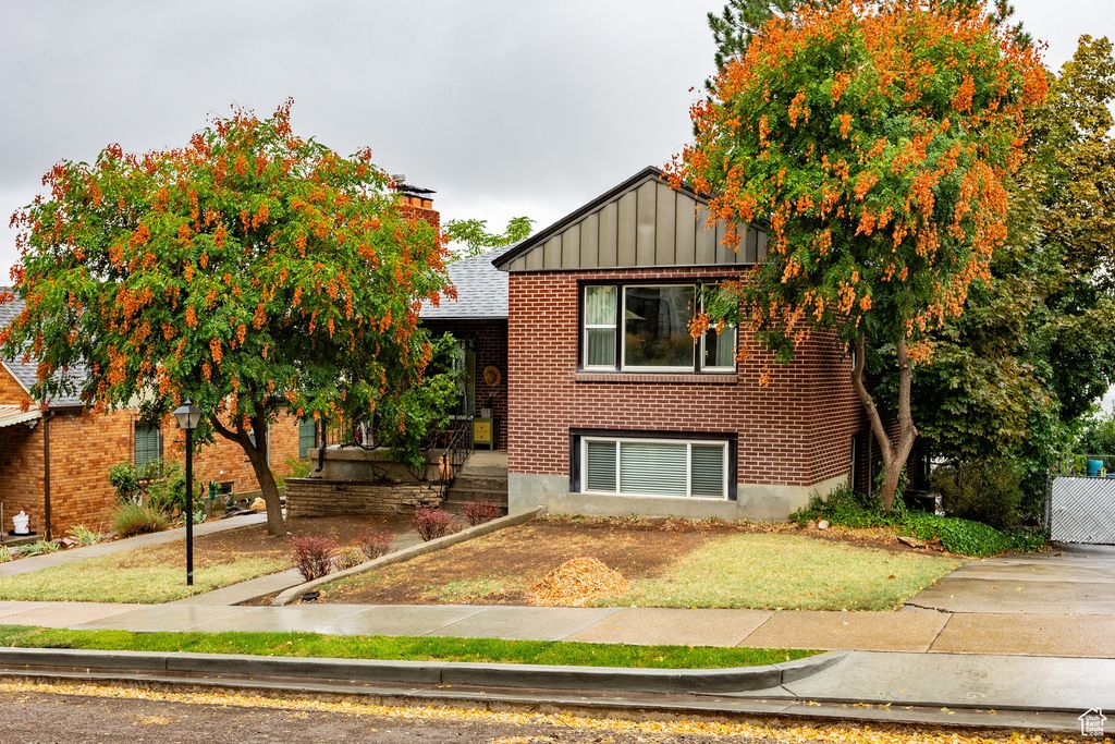 Photo of 605 N DE SOTO ST, Salt Lake City, UT 84103 (MLS # 2115178)