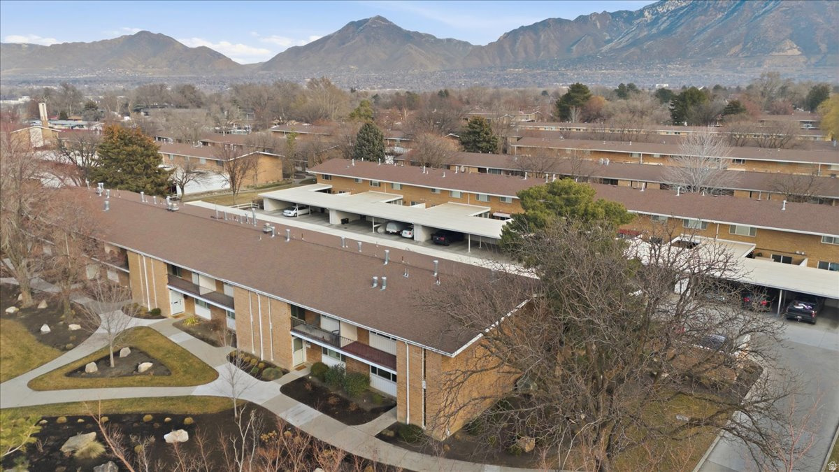 THREE FOUNTAINS - Residential