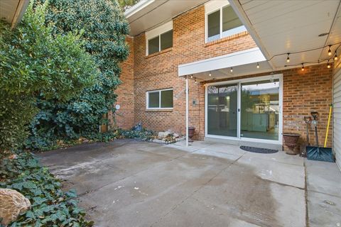 Tiny photo for 725 E THREE FOUNTAINS CIR #57, Murray, UT 84107 (MLS # 2132763)