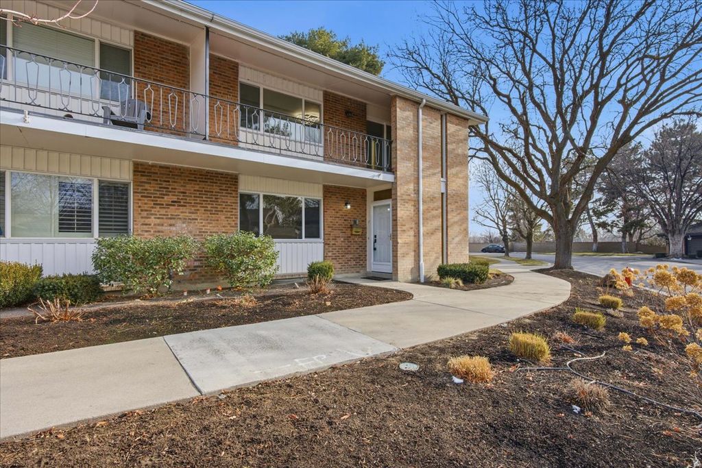 Photo of 725 E THREE FOUNTAINS CIR #57, Murray, UT 84107 (MLS # 2132763)